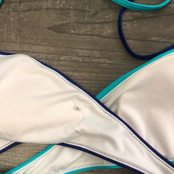 PINK Victoria's Secret Women's Blue and Teal Halter Bikini Top Medium - Picture 4 of 5